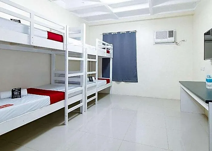 Reddoorz @ Insular Square 2*