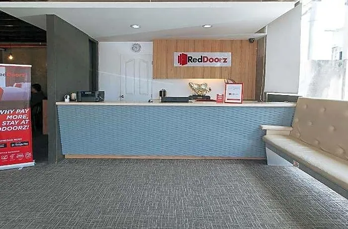 Hotel Reddoorz @ Insular Square