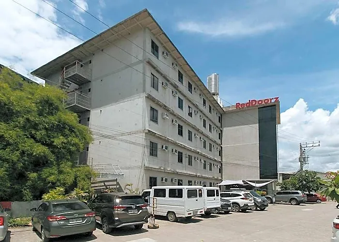 Reddoorz @ Insular Square 2* Mandaue-stad