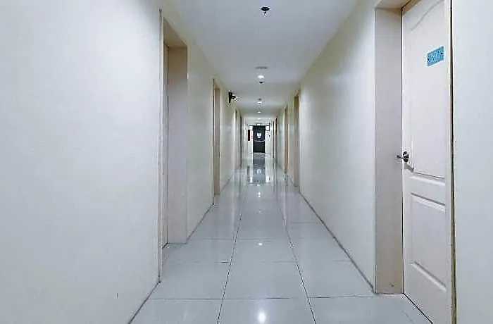 Reddoorz @ Insular Square 2*