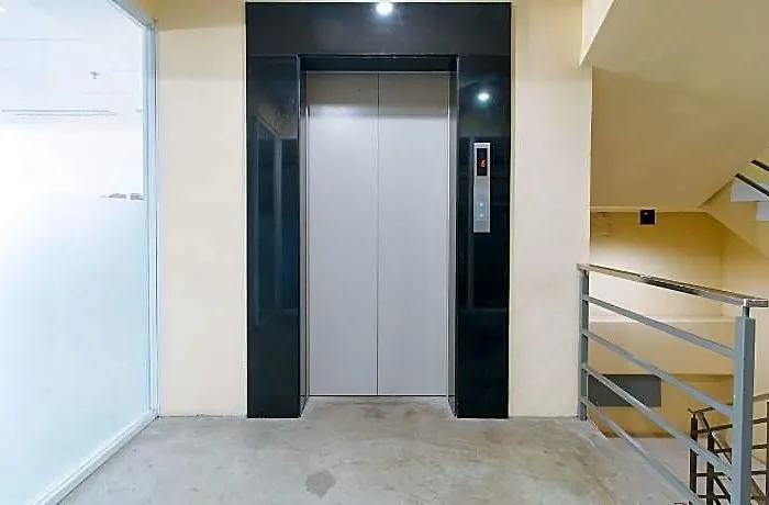 Reddoorz @ Insular Square Hotell 2*