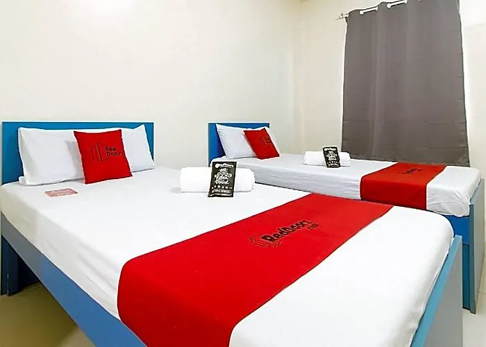 Reddoorz @ Insular Square 2*