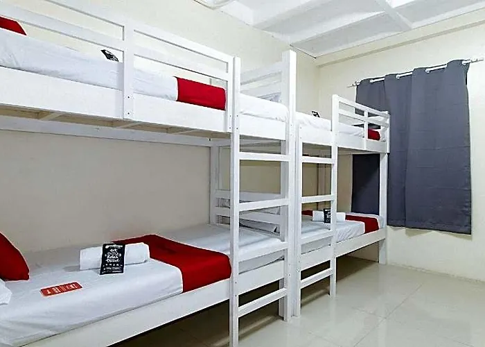 Reddoorz @ Insular Square 2* Mandaue City