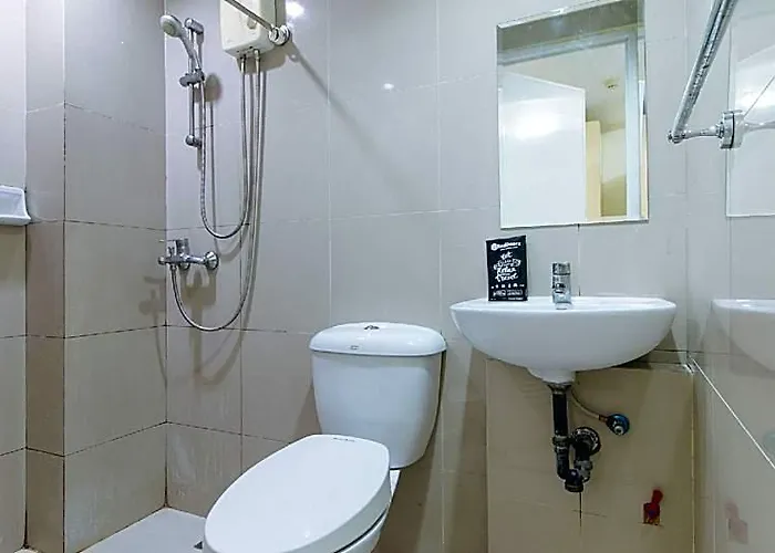 Hotell Reddoorz @ Insular Square Mandaue City