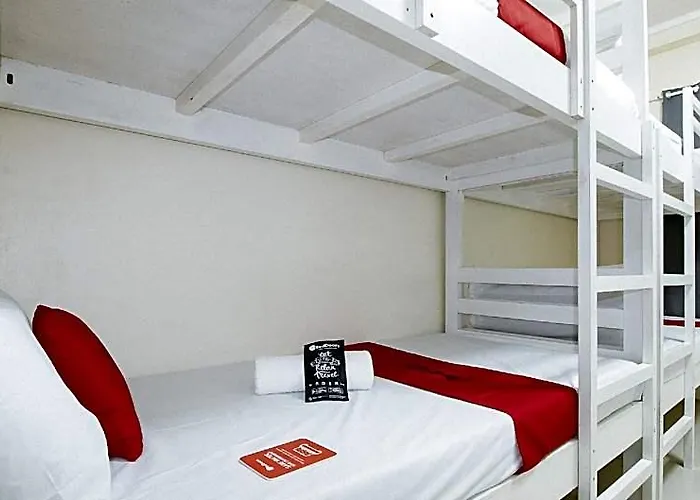 Reddoorz @ Insular Square