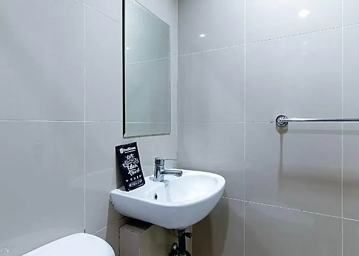 Reddoorz @ Insular Square 2*