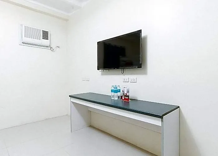 Hotel Reddoorz @ Insular Square Mandaue-stad