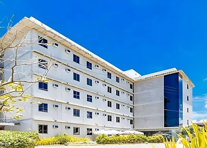 Hotel Reddoorz @ Insular Square